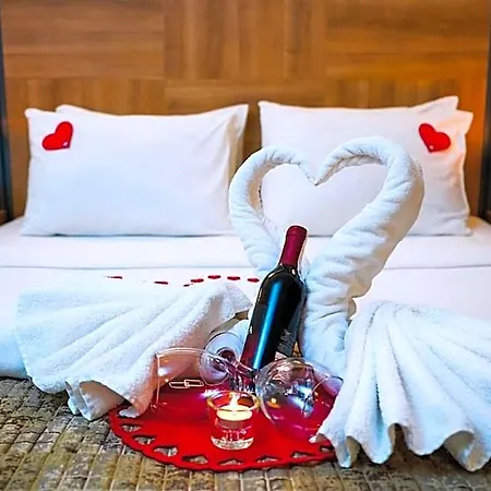 Ada Julian Hotel 4*