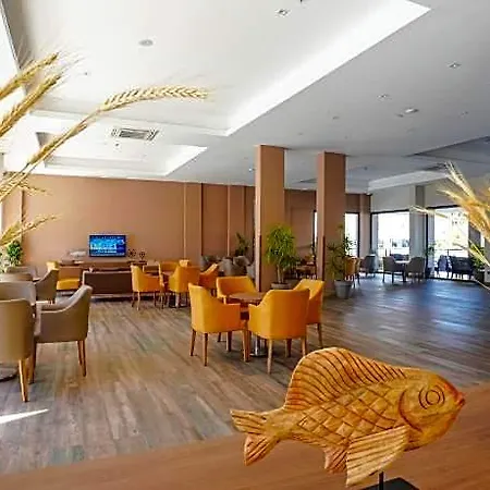 Ada Julian Hotel