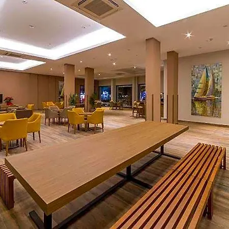 Ada Julian Hotel İçmeler